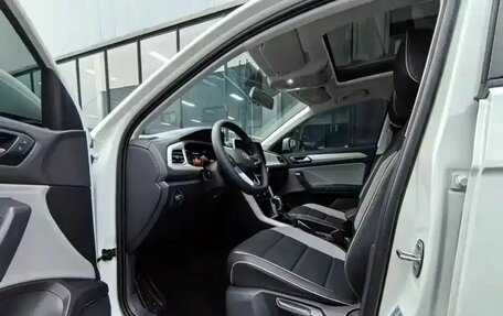 Volkswagen T-Roc I, 2023 год, 1 985 011 рублей, 9 фотография