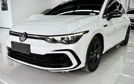 Volkswagen Golf VIII, 2022 год, 1 900 000 рублей, 2 фотография