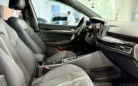 Volkswagen Golf VIII, 2022 год, 1 900 000 рублей, 17 фотография