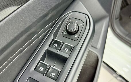 Volkswagen Golf VIII, 2022 год, 1 900 000 рублей, 19 фотография