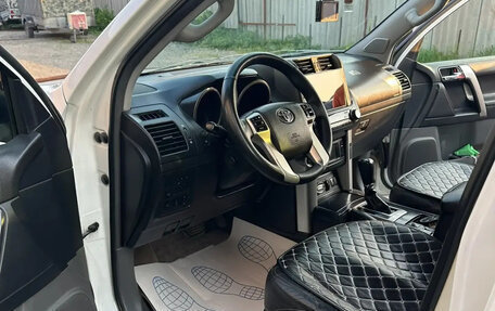 Toyota Land Cruiser Prado 150 рестайлинг 2, 2011 год, 3 100 000 рублей, 3 фотография