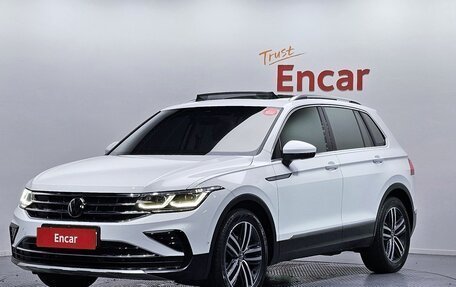 Volkswagen Tiguan II, 2023 год, 3 100 000 рублей, 1 фотография