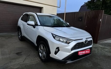 Toyota RAV4, 2021 год, 3 350 000 рублей, 1 фотография