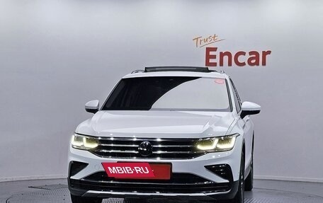 Volkswagen Tiguan II, 2023 год, 3 100 000 рублей, 3 фотография
