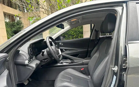Hyundai Elantra, 2023 год, 1 300 000 рублей, 13 фотография