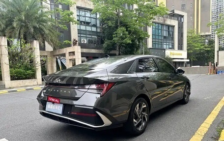 Hyundai Elantra, 2023 год, 1 300 000 рублей, 3 фотография