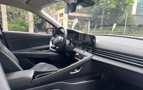Hyundai Elantra, 2023 год, 1 300 000 рублей, 14 фотография