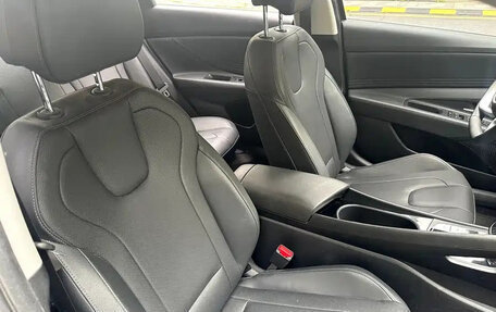 Hyundai Elantra, 2023 год, 1 300 000 рублей, 20 фотография