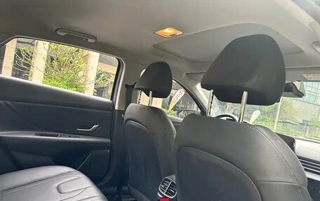 Hyundai Elantra, 2023 год, 1 300 000 рублей, 19 фотография