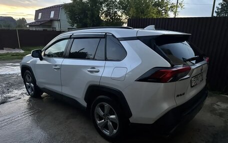 Toyota RAV4, 2021 год, 3 350 000 рублей, 4 фотография