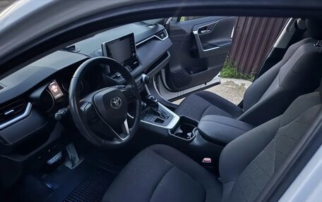 Toyota RAV4, 2021 год, 3 350 000 рублей, 8 фотография