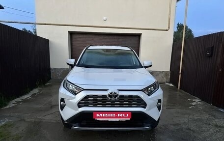 Toyota RAV4, 2021 год, 3 350 000 рублей, 2 фотография
