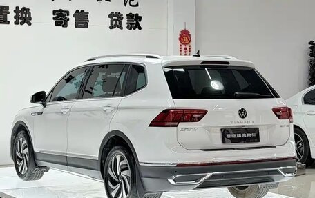Volkswagen Tiguan II, 2023 год, 2 518 000 рублей, 6 фотография