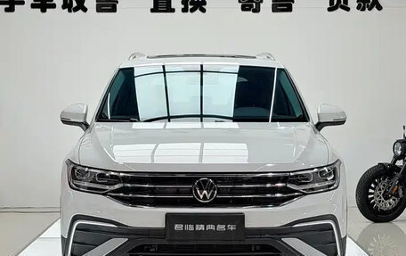 Volkswagen Tiguan II, 2023 год, 2 518 000 рублей, 2 фотография