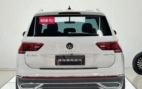 Volkswagen Tiguan II, 2023 год, 2 518 000 рублей, 5 фотография