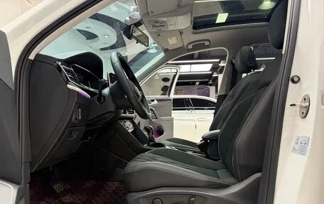 Volkswagen Tiguan II, 2023 год, 2 518 000 рублей, 7 фотография