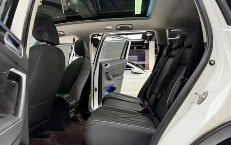 Volkswagen Tiguan II, 2023 год, 2 518 000 рублей, 8 фотография