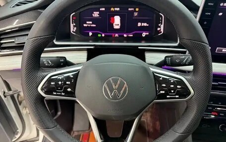 Volkswagen Tiguan II, 2023 год, 2 518 000 рублей, 13 фотография