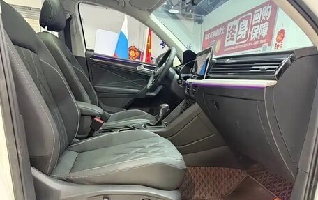 Volkswagen Tiguan II, 2023 год, 2 518 000 рублей, 9 фотография