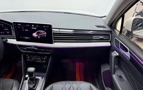 Volkswagen Tiguan II, 2023 год, 2 518 000 рублей, 16 фотография
