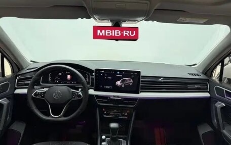 Volkswagen Tiguan II, 2023 год, 2 518 000 рублей, 11 фотография