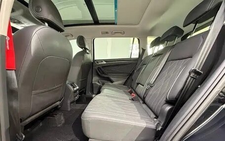Volkswagen Tiguan II, 2023 год, 2 433 000 рублей, 8 фотография