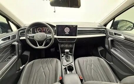 Volkswagen Tiguan II, 2023 год, 2 433 000 рублей, 9 фотография