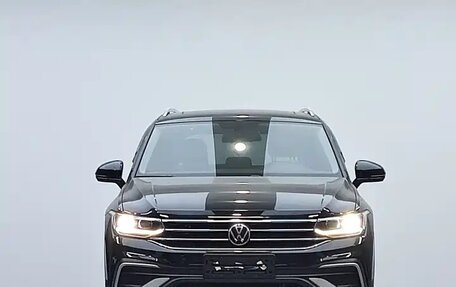 Volkswagen Tiguan II, 2023 год, 2 517 000 рублей, 2 фотография