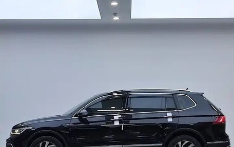 Volkswagen Tiguan II, 2023 год, 2 517 000 рублей, 4 фотография