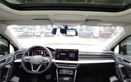 Volkswagen Tiguan II, 2023 год, 2 517 000 рублей, 9 фотография