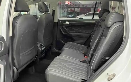 Volkswagen Tiguan II, 2023 год, 2 660 000 рублей, 8 фотография