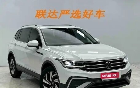 Volkswagen Tiguan II, 2023 год, 2 660 000 рублей, 3 фотография