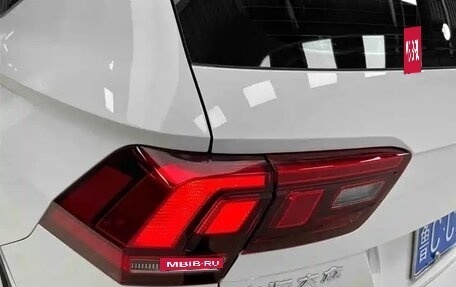 Volkswagen Tiguan II, 2023 год, 2 660 000 рублей, 20 фотография