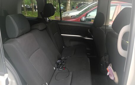 Toyota ISis I, 2012 год, 1 555 000 рублей, 10 фотография