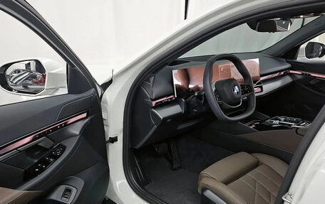 BMW 5 серия, 2025 год, 7 фотография