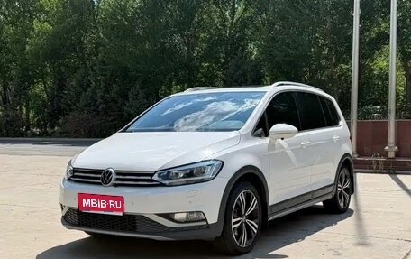 Volkswagen Touran III, 2021 год, 2 304 000 рублей, 1 фотография