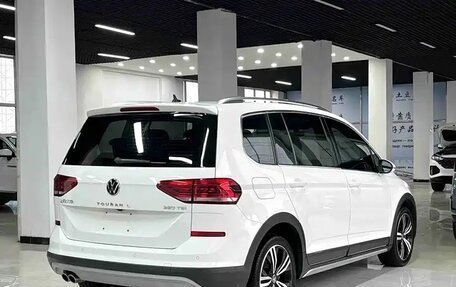 Volkswagen Touran III, 2021 год, 2 208 000 рублей, 4 фотография