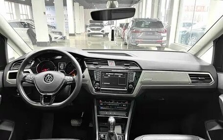 Volkswagen Touran III, 2021 год, 2 208 000 рублей, 10 фотография