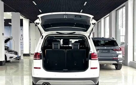 Volkswagen Touran III, 2021 год, 2 208 000 рублей, 14 фотография