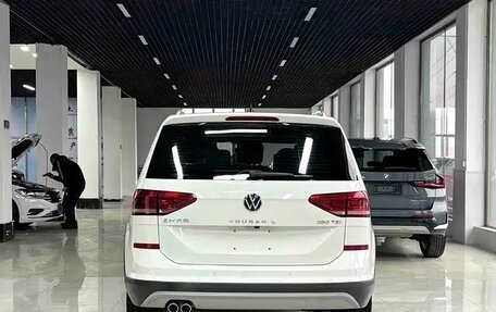 Volkswagen Touran III, 2021 год, 2 208 000 рублей, 5 фотография