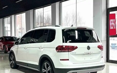 Volkswagen Touran III, 2021 год, 2 208 000 рублей, 6 фотография