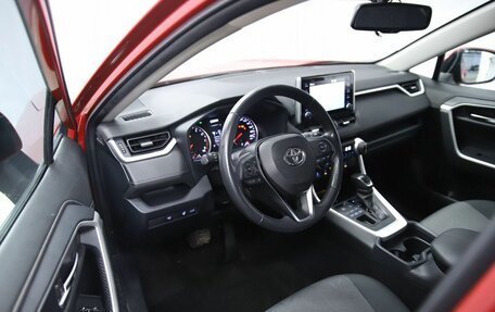 Toyota RAV4, 2021 год, 3 390 000 рублей, 10 фотография
