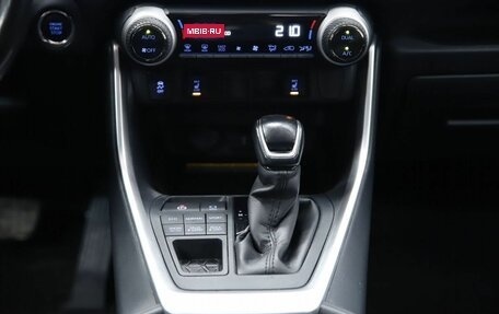 Toyota RAV4, 2021 год, 3 390 000 рублей, 15 фотография