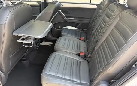 Volkswagen Touran III, 2021 год, 2 304 000 рублей, 10 фотография