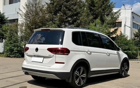 Volkswagen Touran III, 2021 год, 2 304 000 рублей, 8 фотография