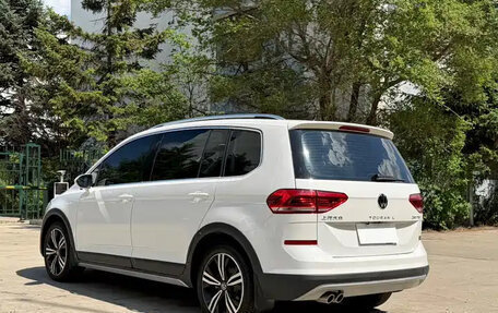 Volkswagen Touran III, 2021 год, 2 304 000 рублей, 6 фотография