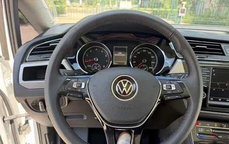 Volkswagen Touran III, 2021 год, 2 304 000 рублей, 14 фотография