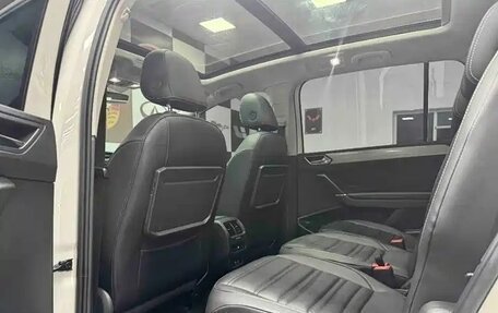 Volkswagen Touran III, 2021 год, 2 358 000 рублей, 8 фотография