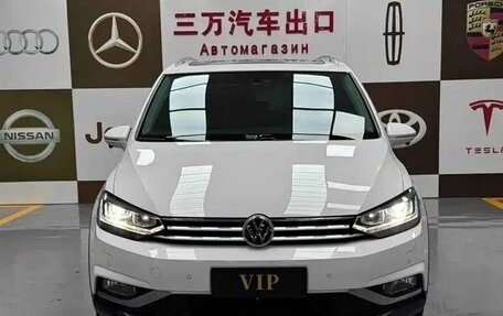 Volkswagen Touran III, 2021 год, 2 358 000 рублей, 2 фотография