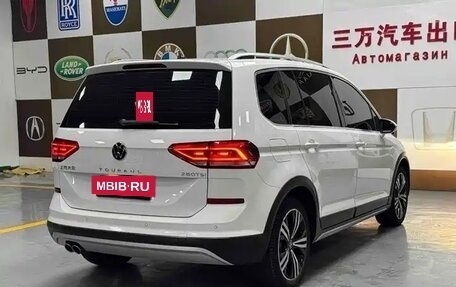 Volkswagen Touran III, 2021 год, 2 358 000 рублей, 4 фотография